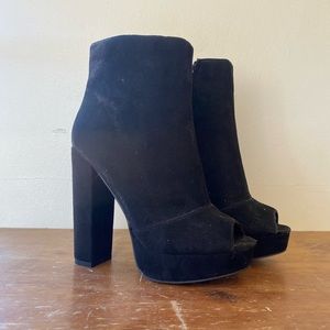 Liliana Black platform peep toe booties